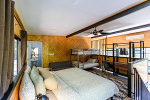 Ένα ή περισσότερα κρεβάτια σε δωμάτιο στο ZIP House Camping