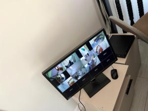 Μια τηλεόραση ή/και κέντρο ψυχαγωγίας στο Hostel Miras +18 φωτογραφίες