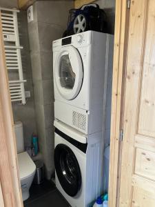 a washing machine is stacked on top of a washer at Cozy Lac - Puyvalador in Puyvalador
