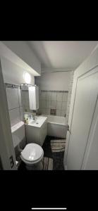 Ένα μπάνιο στο Apartament 2 camere