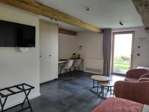 Un televizor și/sau centru de divertisment la Hoeve De Hemel