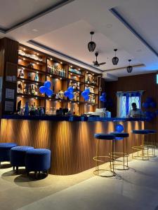 Ο χώρος του lounge ή του μπαρ στο The Highway One