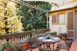 a patio with a table and chairs on a balcony at Carlo Alberto CHARM & TERRACE in Turin