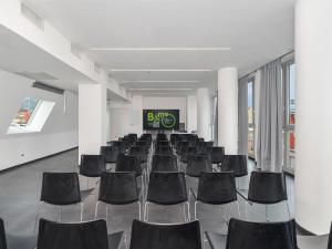 Οι επιχειρηματικές εγκαταστάσεις ή/και οι αίθουσες συνεδριάσεων στο B&B Hotel Milano Central Station