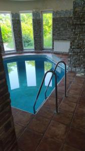 Πισίνα στο ή κοντά στο Вапнярка +4 φωτογραφίες