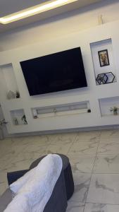 Μια τηλεόραση ή/και κέντρο ψυχαγωγίας στο Malti business