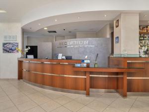 a reception desk in a hotel lobby at B&B HOTEL Park Hotel Cassano in Cassano dʼAdda