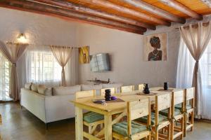 Χώρος καθιστικού στο Emathulini Holiday Home