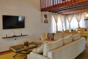 Μια τηλεόραση ή/και κέντρο ψυχαγωγίας στο Emathulini Holiday Home