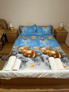 Voodi või voodid majutusasutuse Garsonieră Brazda lui Novac toas