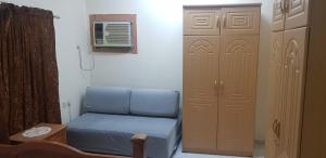 Χώρος καθιστικού στο سكن يومي أو شهري للرجال في خورفكان