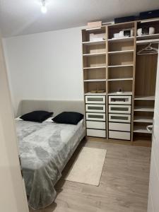 En eller flere senge i et værelse på Beautiful Strasbourg apartment, 2 high standing rooms