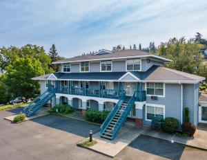 a large house with blue stairs in a parking lot at 04 Lodge in Hood River