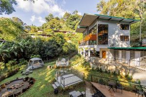 Κήπος έξω από το ZIP House Camping