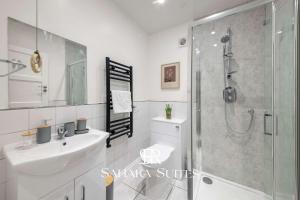 Koupelna v ubytování Spacious 5BR Home - Sleeps 9 - Twickenham Rugby - Parking