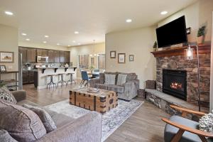 TV a/nebo společenská místnost v ubytování Geary Getaway