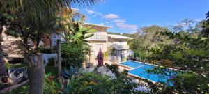 una casa con piscina in giardino di ROCCA Villa Boutique a Lençóis