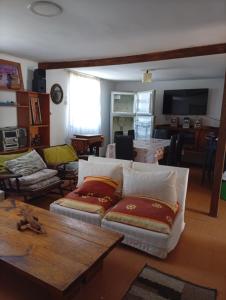 a living room with a white couch and a table at Litoral in Las Cruces