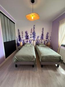 Ένα ή περισσότερα κρεβάτια σε δωμάτιο στο Maison de Rêve avec Piscine