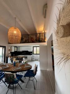 Χώρος καθιστικού στο Maison de Rêve avec Piscine