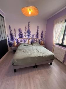 Ένα ή περισσότερα κρεβάτια σε δωμάτιο στο Maison de Rêve avec Piscine