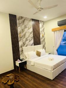 Ένα ή περισσότερα κρεβάτια σε δωμάτιο στο The R Hotel Islamabad