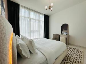 a bedroom with a bed and a large window at Executive 1BR - Perfect for DIFC & Trade Center in Dubai