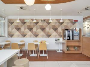 a dining room with a table and chairs at B&B Hotel Milano Cenisio Garibaldi in Milan