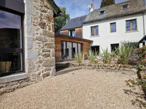 Το κτήριο όπου στεγάζεται  η παραθεριστική κατοικία