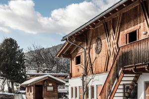 a wooden building with a wreath on it at Christlrumerhof in Brunico