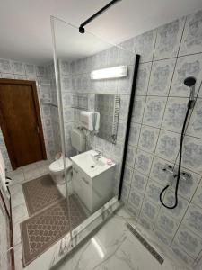 Ένα μπάνιο στο Apartament Comfort