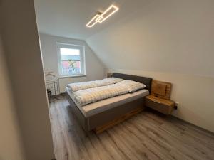 Ένα ή περισσότερα κρεβάτια σε δωμάτιο στο Ferienwohnung zum Gässchen