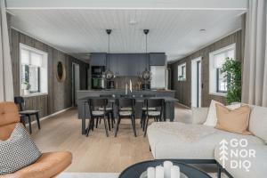 Khu vực ghế ngồi tại The Black Bear Lodge