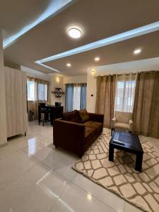 a living room with a couch and a table at Appart'Hotels TEK & TEY in Dakar