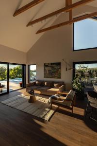 a living room with a couch and a table at DOBRE 23j - Dom nad jeziorem, z basenem i linią brzegową in Wrzeszczewo +42 photos