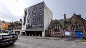 Το κτήριο όπου στεγάζεται το ξενοδοχείο