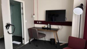 Μια τηλεόραση ή/και κέντρο ψυχαγωγίας στο B&B HOTEL Inverness