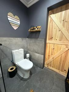 Ένα μπάνιο στο Studio Seabiscuit +6 φωτογραφίες