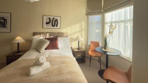 En eller flere senge i et værelse på The Meridian