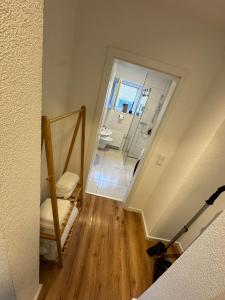 Koupelna v ubytování Wohlfül-Apartment- luxuriösen Betten perfekt für Familien und Gruppen, Hund, nahe Ulm + 18 fotografií