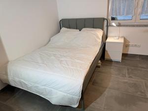 Ένα ή περισσότερα κρεβάτια σε δωμάτιο στο Moderne 80qm mit Terrasse, Wlan und Parkplatz - Nähe Nürburgring