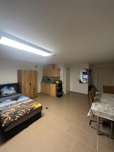 Ένα ή περισσότερα κρεβάτια σε δωμάτιο στο Zentrale Wohnung nähe Breisach am Rhein