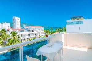 Piscina de la sau aproape de An Phu Hotel Nha Trang