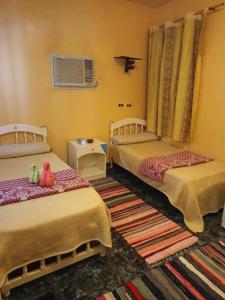 Ένα ή περισσότερα κρεβάτια σε δωμάτιο στο white desert safari camp