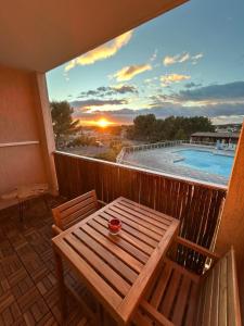 The sunrise or sunset as seen from Az apartmant or nearby Még 24 kép