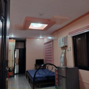 L&N house rental的房间里有一张床的卧室