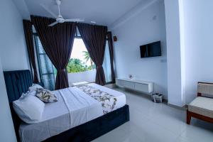 Un pat sau paturi într-o cameră la Harbour View Resort & Apartment +6 fotografii