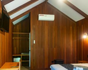 a bedroom with wood paneled walls and a ceiling at WAKAYA ECOLODGE in Pucallpa