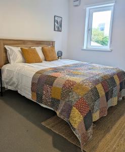 Una cama o camas en una habitación de Trim private rooms