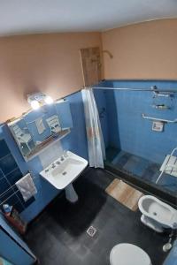 Koupelna v ubytování La Casona Hostel CUENTA OFICIAL + 8 fotografií